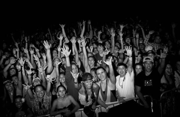 reggae_crowd_by_soyoungsobadsowhat-d4st7v2